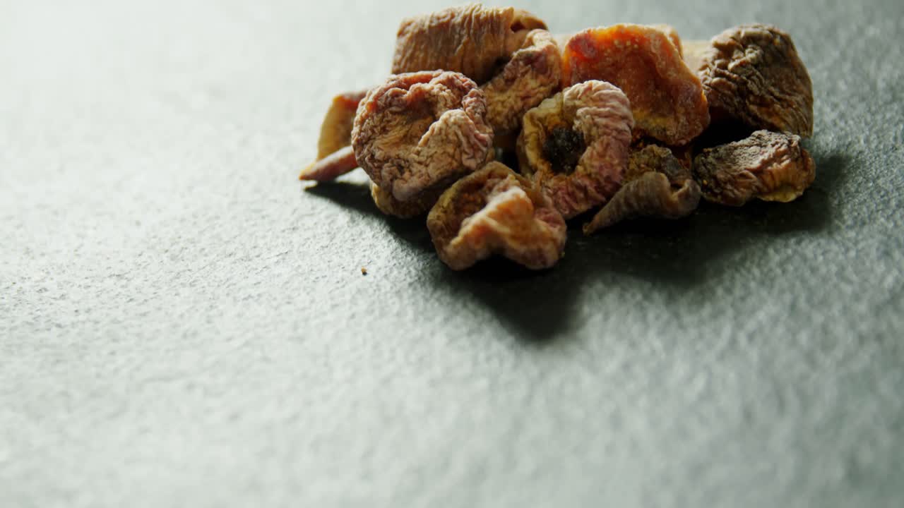 회색 바탕에 건조 된 베리 4k 4k