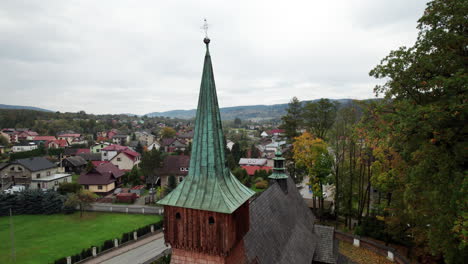 la iglesia de san andrés el apóstol en gilowice, polonia