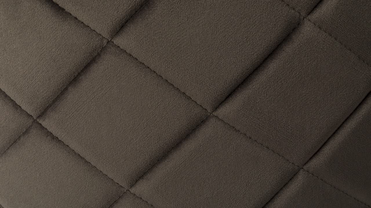 la cámara hace un zoom lento en la textura de terciopelo marrón claro en un estudio de fotografía