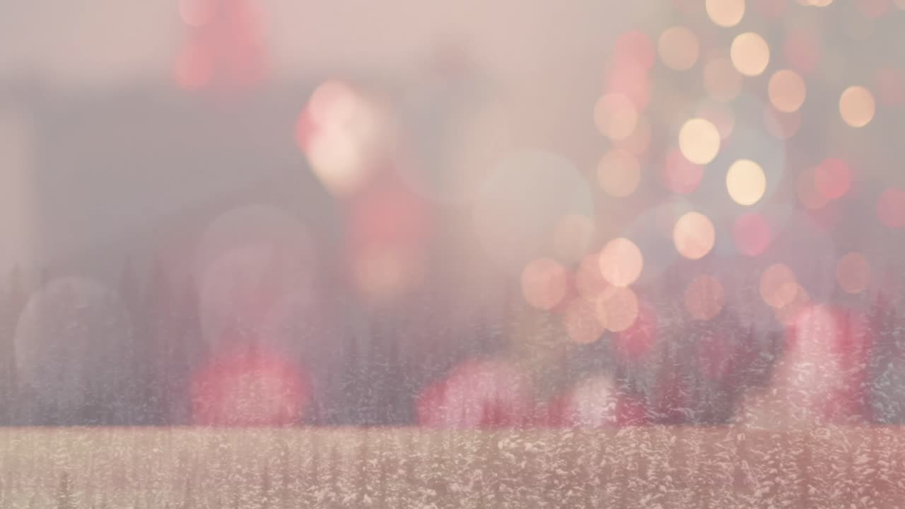 겨울 풍경 위에  ⁇ 박이는 요정 조명과 함께 크리스마스 트리의 애니메이션