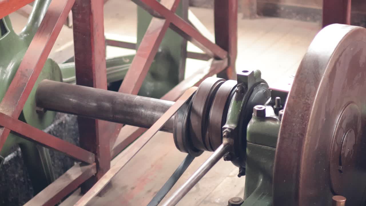 primer plano de los engranajes en movimiento en la colina soberana