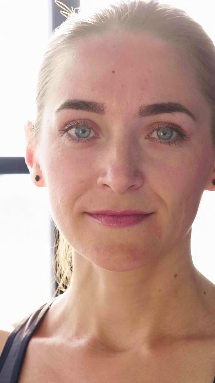 retrato de una mujer feliz