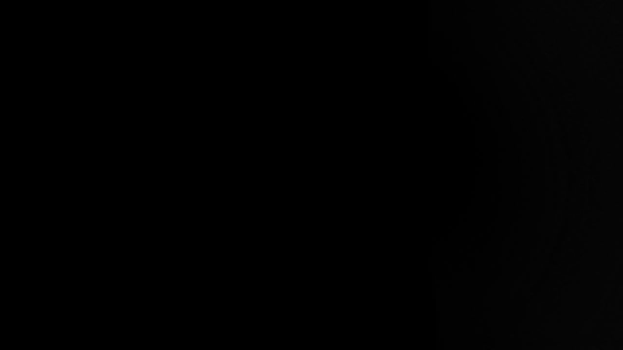 анимация массового текста продажи над формами и неоновым туннелем.