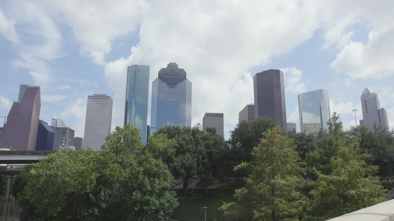 O Skyline de Houston em um dia nublado no Texas