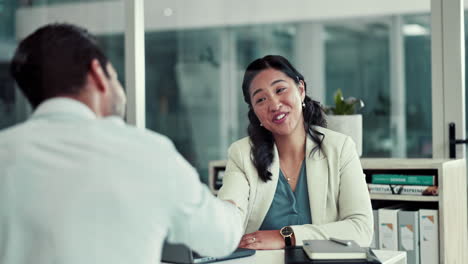 Mujer-De-Negocios,-Apretón-De-Manos-Y-Reunión