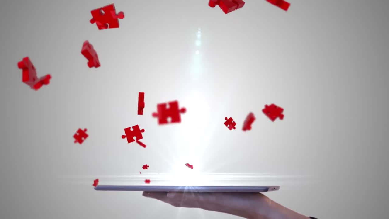 mujer de negocios usando una tableta para ver un holograma