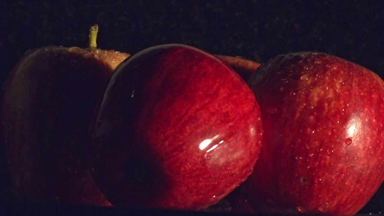 Water droplets falling onto red apple-1