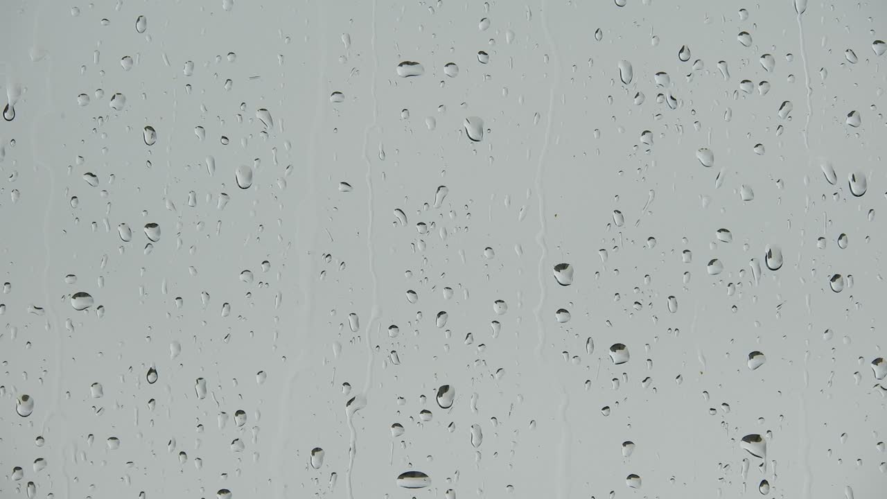 clima lluvioso fuera de la ventana