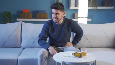 un joven deprimido y con problemas se suicida, no quiere vivir.