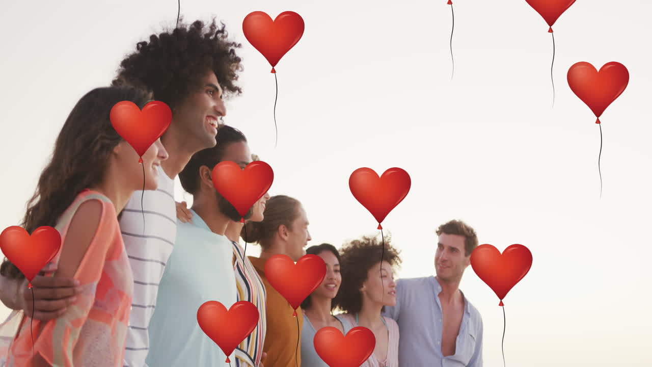 해변에서 포옹하는 친구들 위에 심장 아이콘의 애니메이션