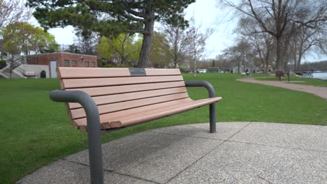 bench-at-reeds-lake-east-grand-rapids-michigan-waterfront-park-4k