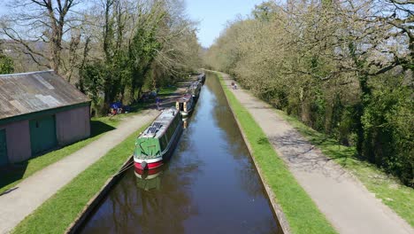 Schöne-Aussicht-Auf-Die-Berühmte-Llangollen-Kanalroute-Am-Pontcysyllte-Aquädukt,-Entworfen-Von-Thomas-Telford,-Gelegen-In-Der-Atemberaubenden-Walisischen-Landschaft,-Beliebt-Bei-Touristen,-Wanderern-Und-Radfahrern