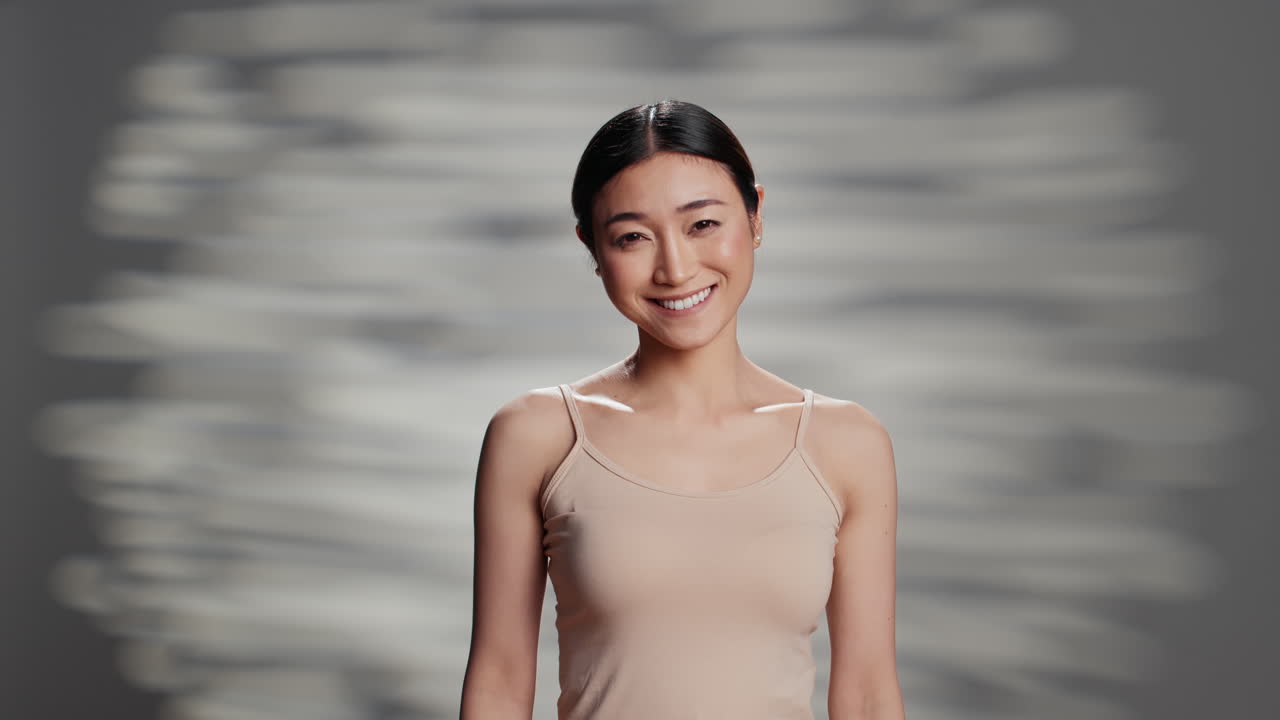 웃는 아시아 여성의 초상화