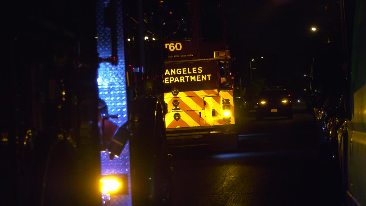 현장에 주차된 응급 차량