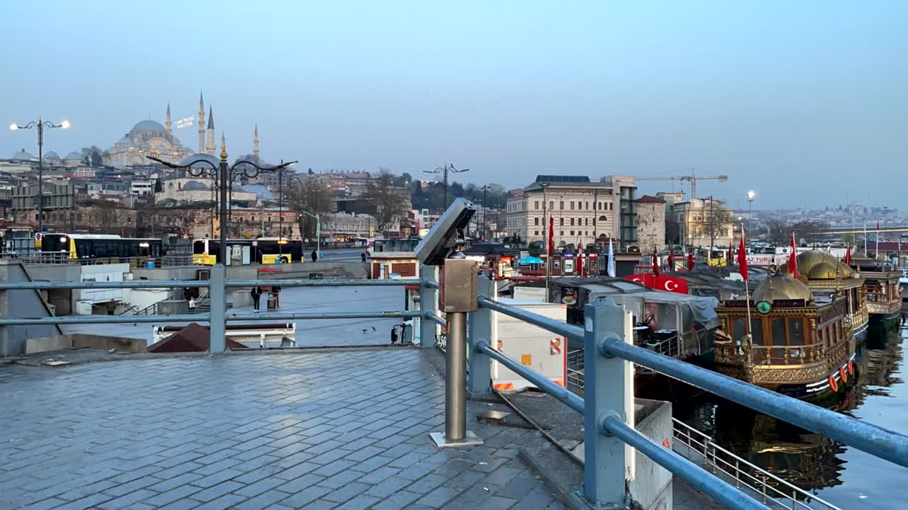 vista de la ciudad vieja de estambul desde el puente galata