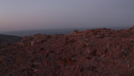 hermoso amanecer sobre patmos isla de grecia avión no tripulado isla aérea desolada revelación