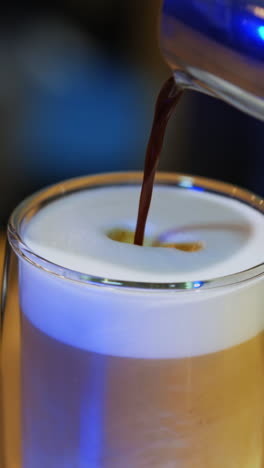 pouring latte art
