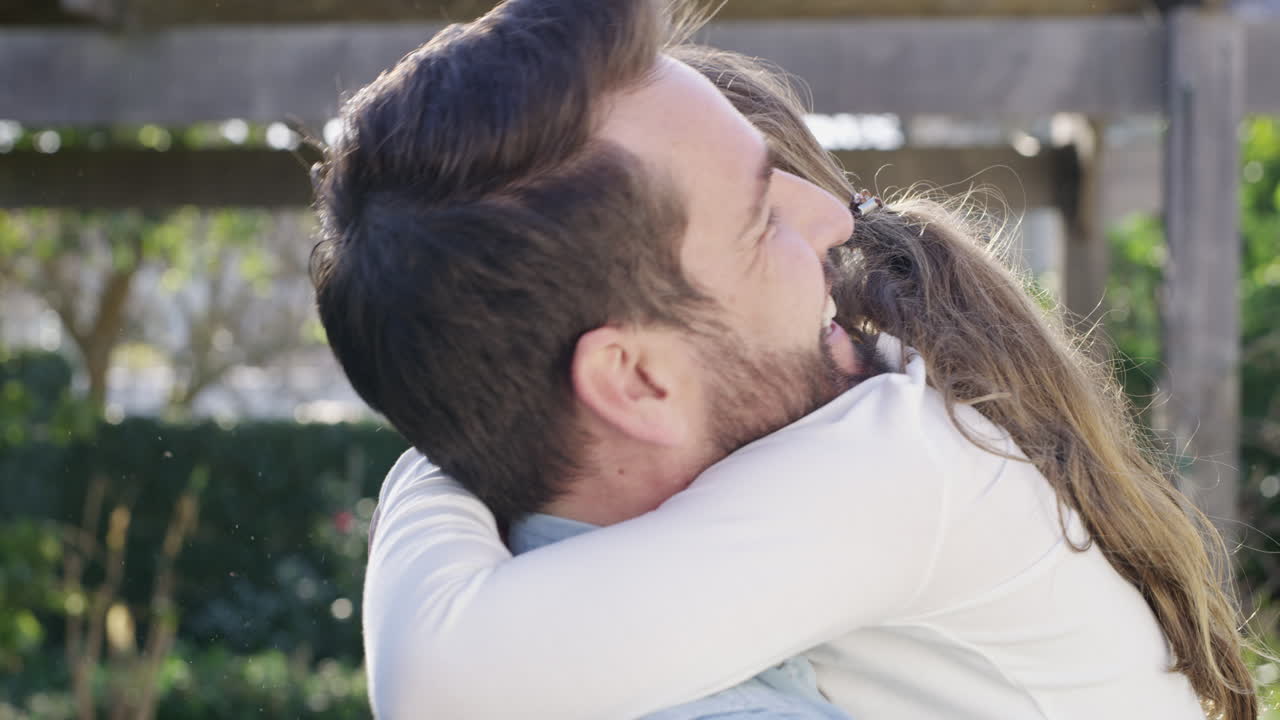 그녀는 내 무 ⁇ 을 넘어설 수도 있지만 내 마음을 넘어설 수는 없다.