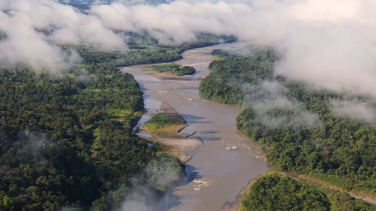 imágenes de drones del río pastaza en ecuador, américa del sur, el río más grande de la amazonía ecuatoriana