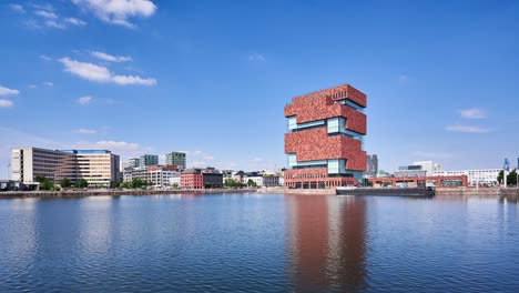 Amberes-Timelapse-De-Los-Viejos-Muelles-Regenerados-Con-Arquitectura-Y-Edificios-Modernos