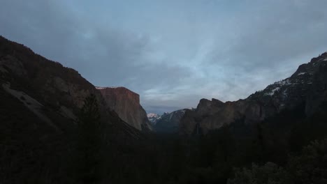 lapso de tiempo de puesta de sol de yosemite en vista de túnel