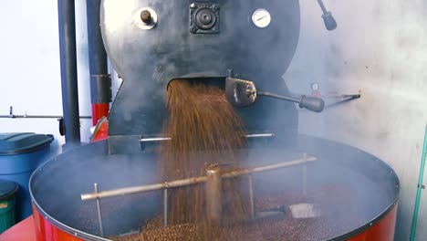 toasting  and roasting coffee beans