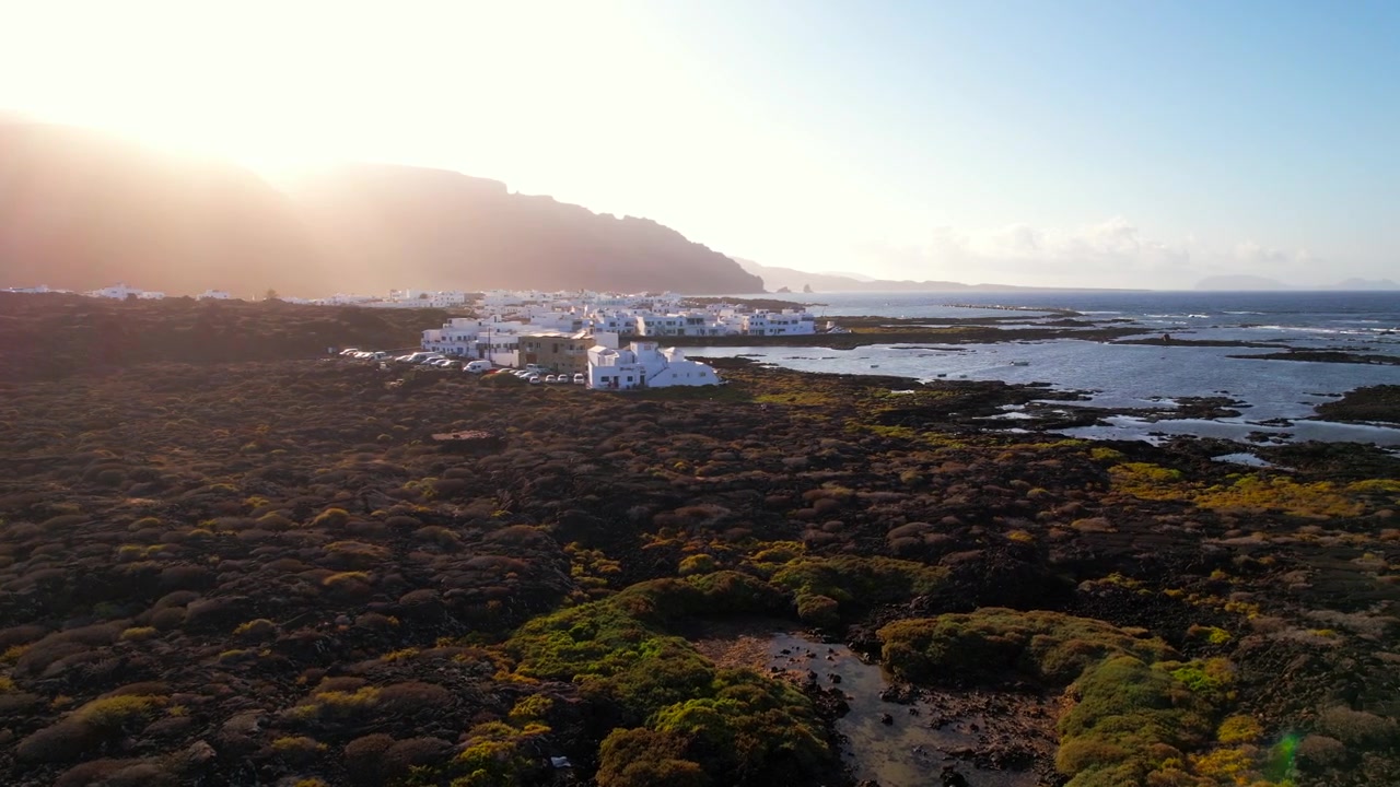 Villaggio di pescatori di Orzola a Lanzarote, Isole Canarie. Vista aerea