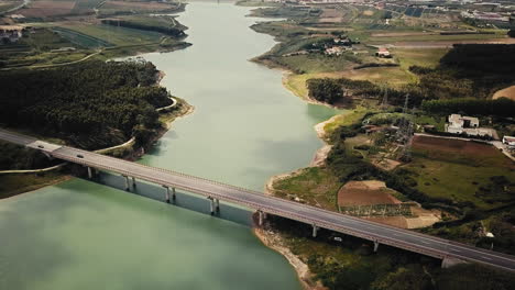 vista del río desde una vista aérea detalle del cruce del puente
