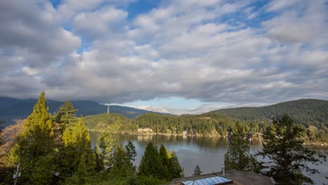 Deep-Cove-North-Vancouver,-British-Columbia,-Kanada,-Tag-zu-Nacht-Zeitraffer,-Deep-Cove-Wolkenbewegung