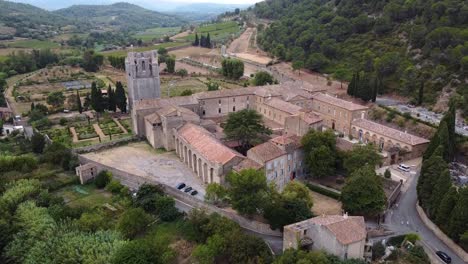 Abadía-Medieval-En-El-Sur-De-Francia-|-Antena-Ascendente