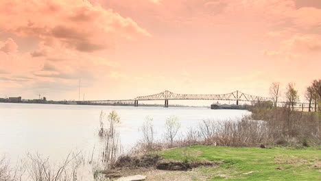 un gran puente cerca de baton rouge louisiana