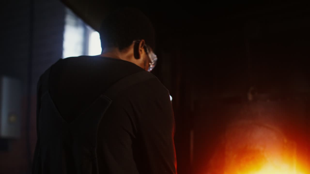 herrero en el trabajo