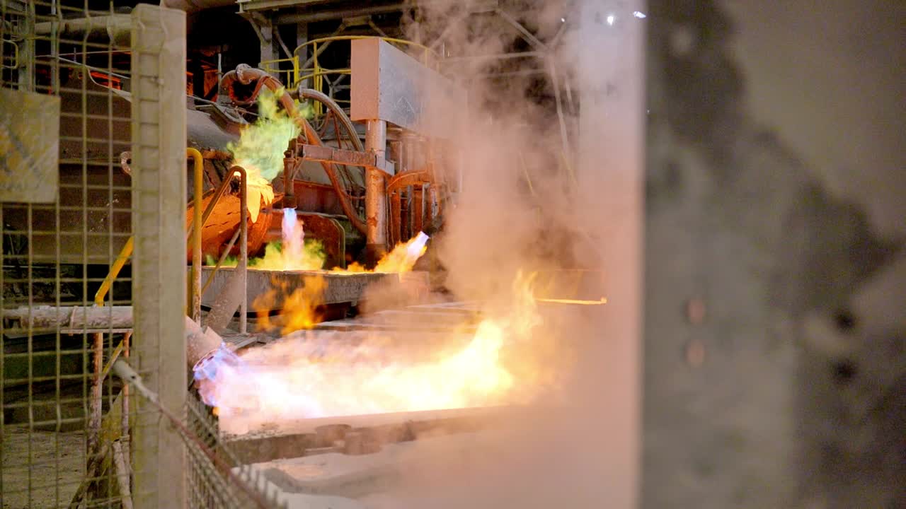 Lavorazione dei metalli ad alta temperatura in fabbrica