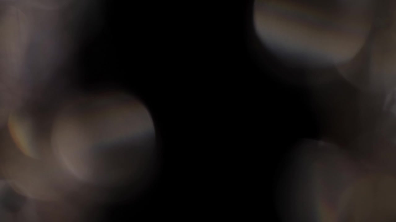 Abstrakt lyslækager og bokeh på sort baggrund