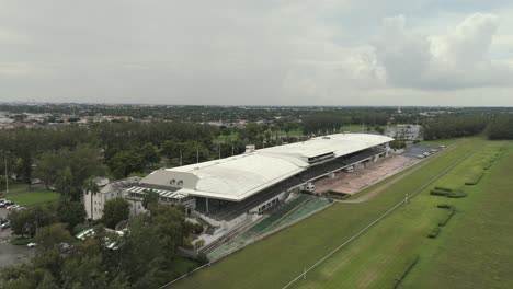 Vista-Aérea-De-La-Pista-De-Carreras-De-Caballos-Cerca-De-Florida.