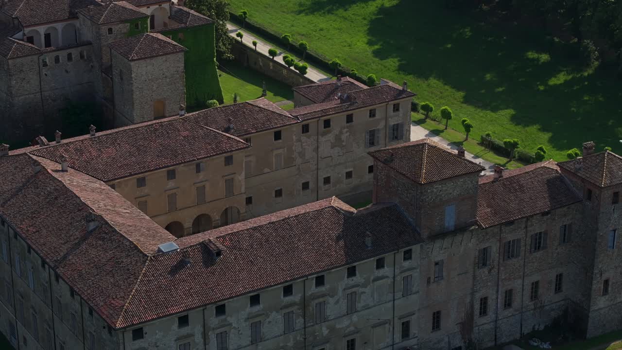 castillo y fortaleza de agazzano, piacenza en italia