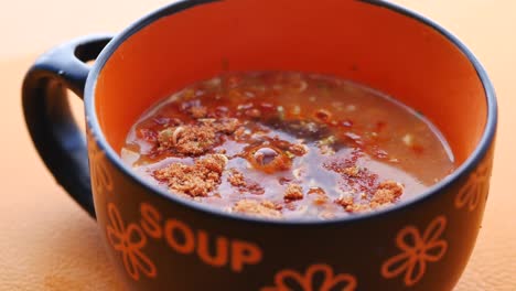 Instant-cup-soup-in-a-mug-on-table