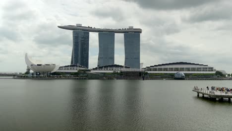 vista de marina bay desde el lado de merlion singapur