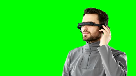 hombre usando auriculares de realidad virtual