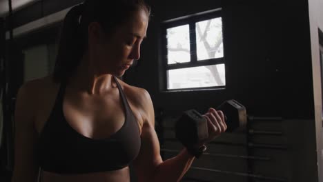 entrenamiento cruzado en un gimnasio
