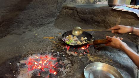 Button-mushroom-being-prepared-in-a-Punjabi-restaurant-in-Kolkata