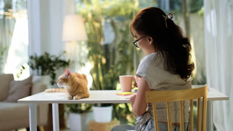 Woman-working-with-cat