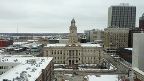 Palacio-De-Justicia-Histórico-Del-Condado-De-Polk-En-Des-Moines,-Iowa-En-Invierno