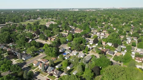 Barrio-De-Dearborn,-Michigan,-Con-Video-De-Drones-Avanzando