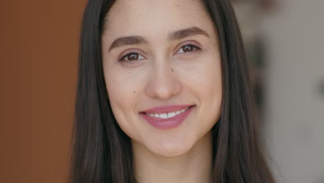 retrato de una mujer sonriente