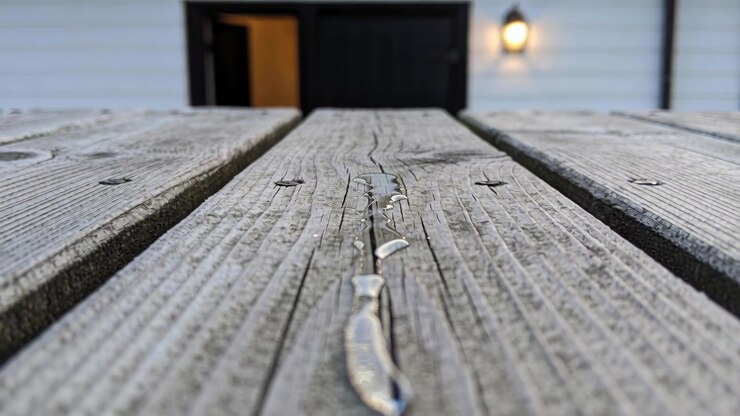 Shifting cam forward showing deck plank with joining droplets, screws and lantern to show near bead