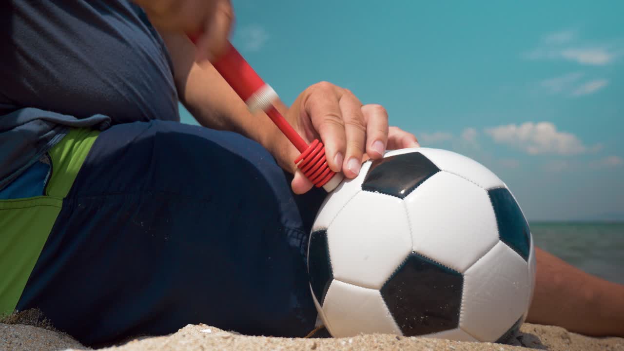 bombeando una pelota de fútbol