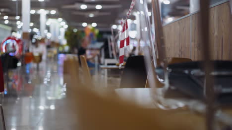 Cafetería-Cerrada-Por-Cuarentena-De-Coronavirus-En-El-Centro-Comercial