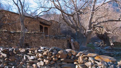 Altes-Steingebäude-In-Der-Seidenstraße-Der-Berge,-Dorf-Sentob-Usbekistan-10-Von-22