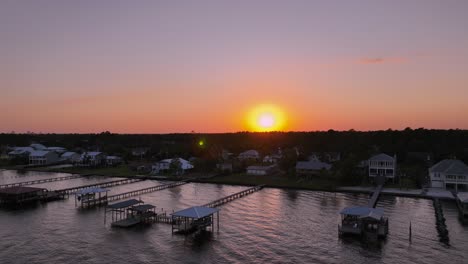 Puesta-De-Sol-Sobre-Elberta-Alabama-Cerca-De-Pirates-Cove